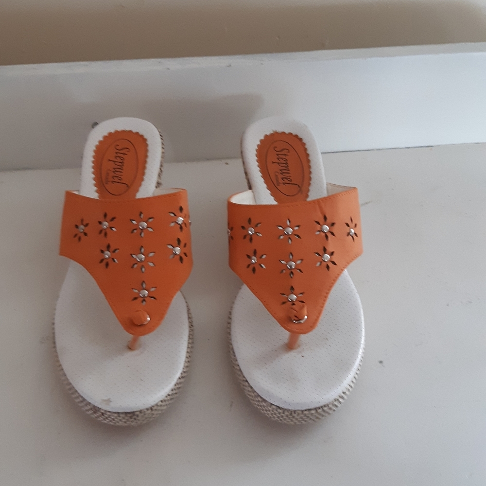 Stepwel  Canada wedge sandal Size 8